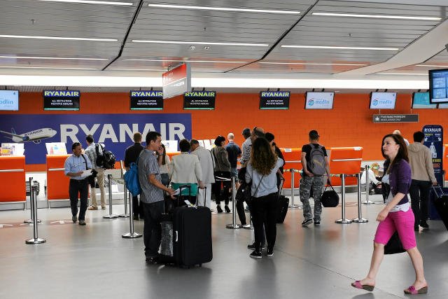 Żartownisie zapłacą Ryanairowi? Linie i pasażerowie mogą już szykować pozwy
