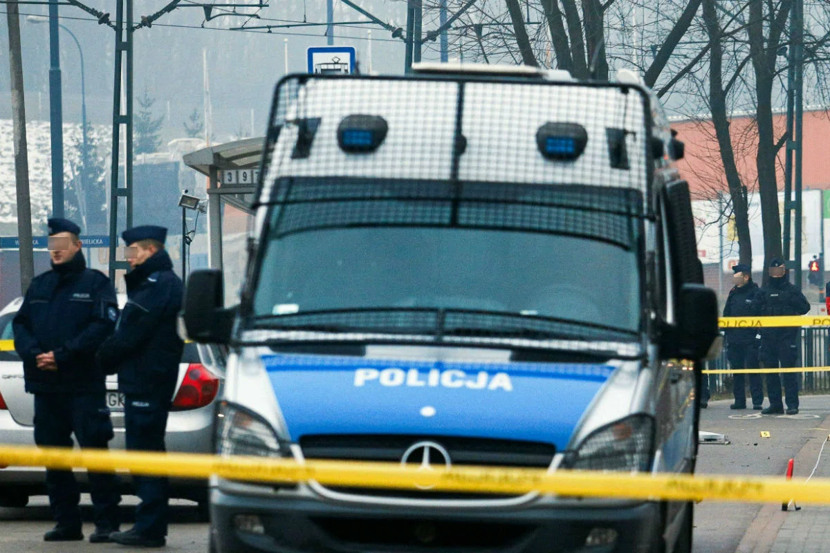 Mężczyzna, który skoczył ze słupa energetycznego we Wrocławiu, zginął na miejscu.