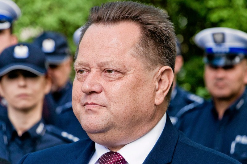 TVN24: Policjant, który sypał konfetti na głowę ministra Zielińskiego, dostanie awans do KGP.