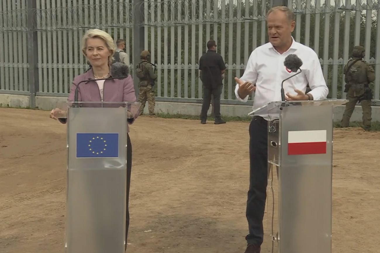 Ursula von der Leyen i Donald Tusk podczas konferencji prasowej Ursula von der Leyen i Donald Tusk podczas konferencji prasowej w Krynkach przy granicy polsko-białoruskiej