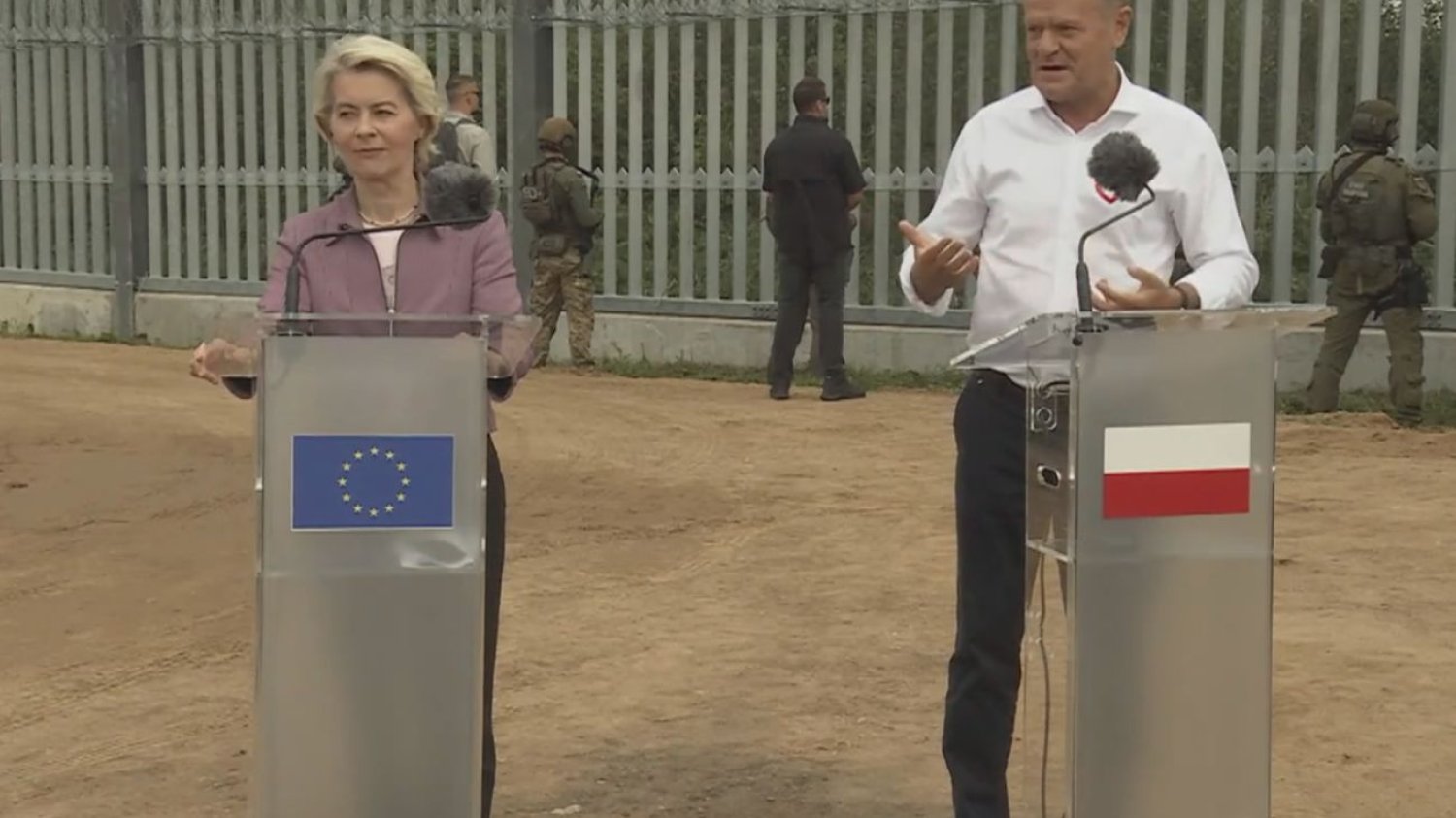 Ursula von der Leyen i Donald Tusk podczas konferencji prasowej Ursula von der Leyen i Donald Tusk podczas konferencji prasowej w Krynkach przy granicy polsko-białoruskiej