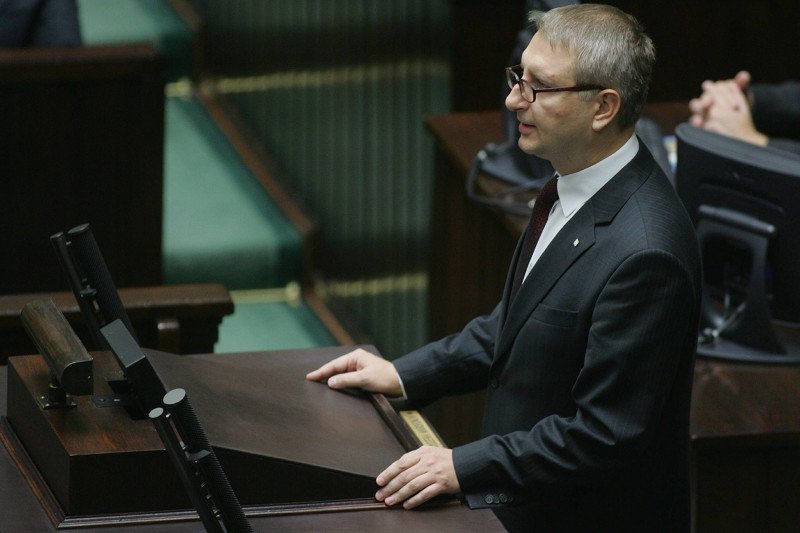 Poseł Stanisław Pięta budzi kontrowersje swoimi wypowiedziami na Twitterze.