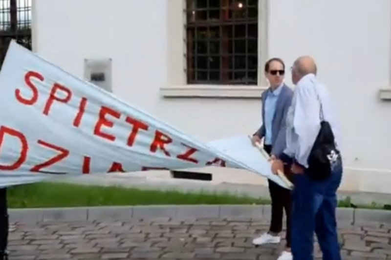 Dziennikarka OKO.press została zaatakowana przez uczestników koncertu Jana Pietrzaka.