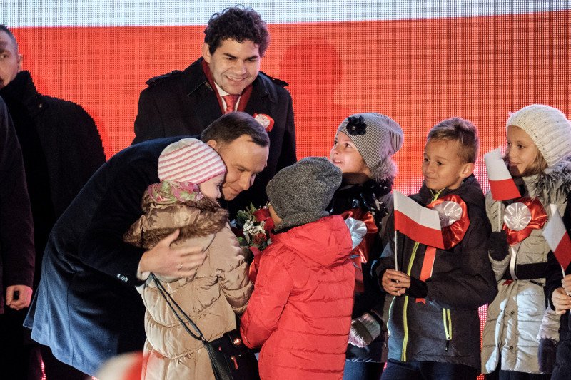 Andrzej Duda w Stalowej Woli znalazł dla dzieci dużo czasu.