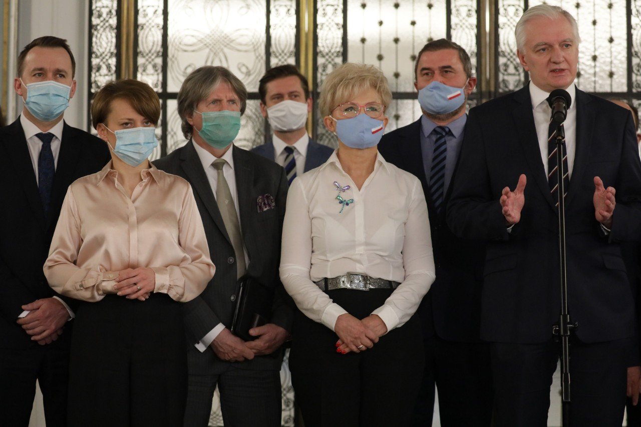 Przecieki z obozu Jarosława Gowina wskazują, że wybory prezydenckie mają odbyć się w formie mieszanej: tradycyjnej i korespondencyjnej.