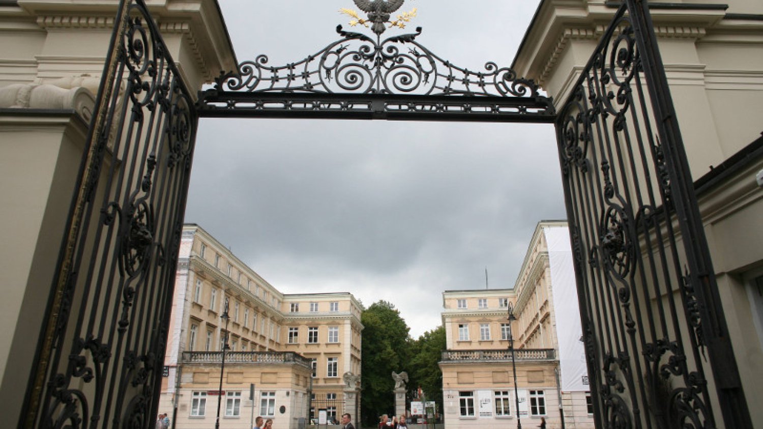 Uniwersytet Warszawski wprowadza zmiany do regulaminu studiów, m.in. opłaty za nieoddane w terminie prace dyplomowe.