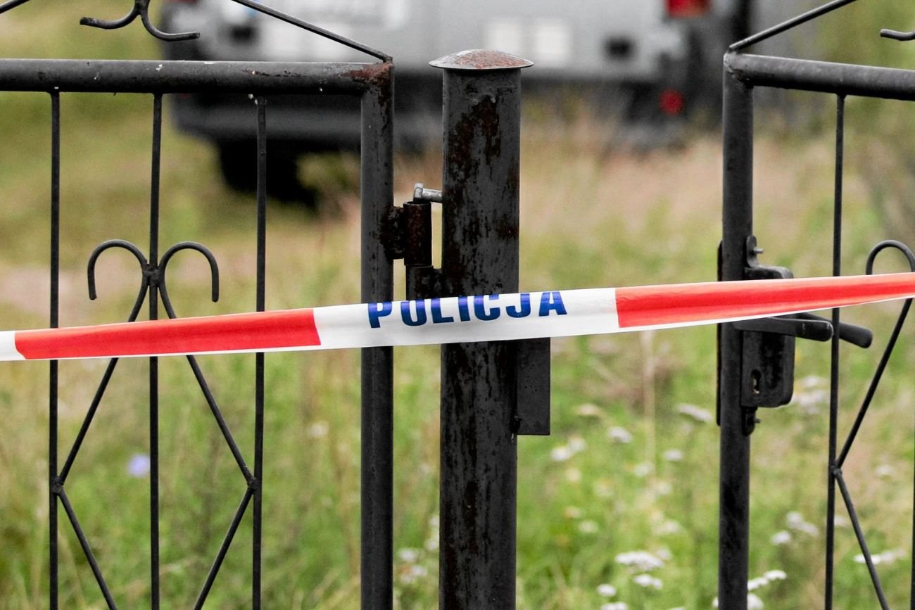Strzelanina w Starej Wsi. Nie żyją dwie osoby, a obława wciąż trwa.