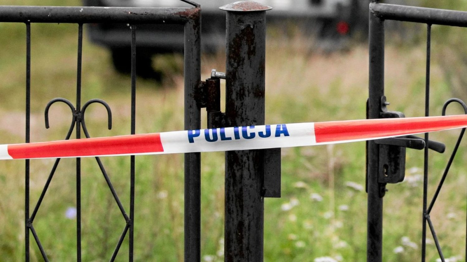 Strzelanina w Starej Wsi. Nie żyją dwie osoby, a obława wciąż trwa.