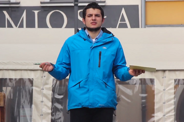 Wapniak odpowiada na 7 pytań.