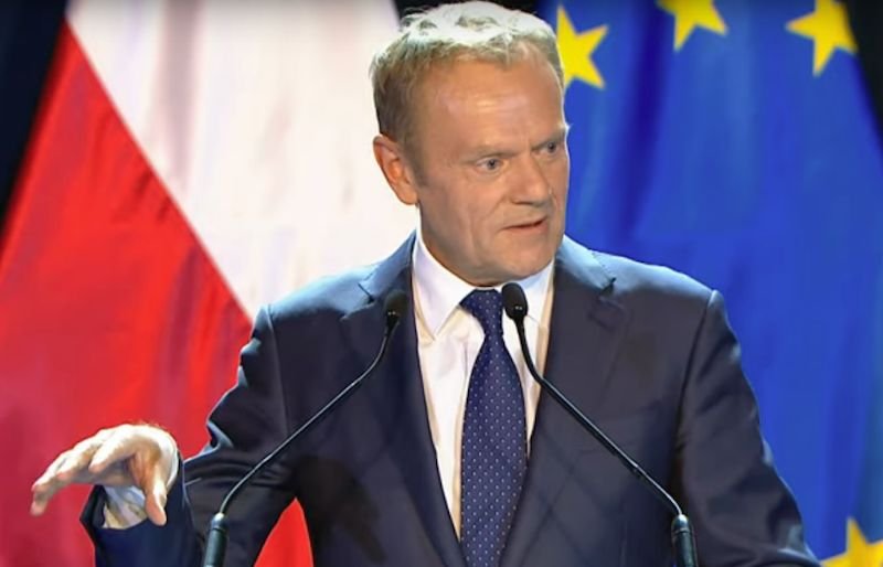 Ekspertka od mowy ciała oceniła gesty i zachowania Donalda Tuska. Były premier przemawiał 3 maja w Warszawie.