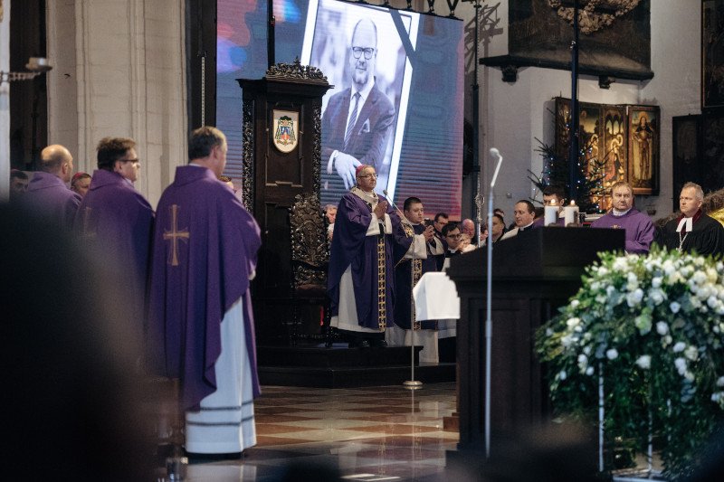 Urna z prochami prezydenta Pawła Adamowicza spocznie w Bazylice Mariackiej.