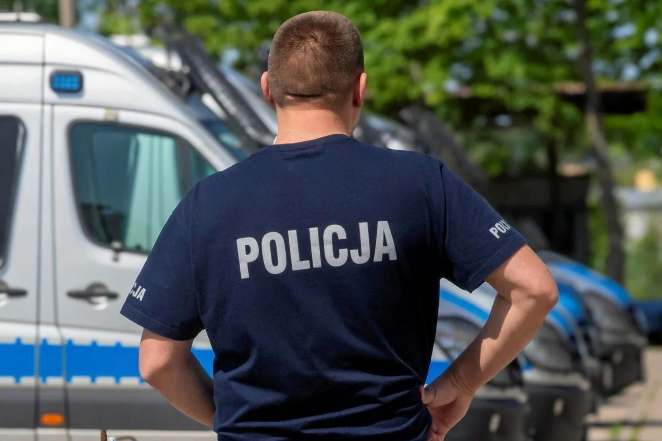 Akcja stołecznej policji. 33-latek miał biegać z maczetą po Warszawie Miał biegać z maczetą po Warszawie. Policja informuje o kolejnym groźnym incydencie