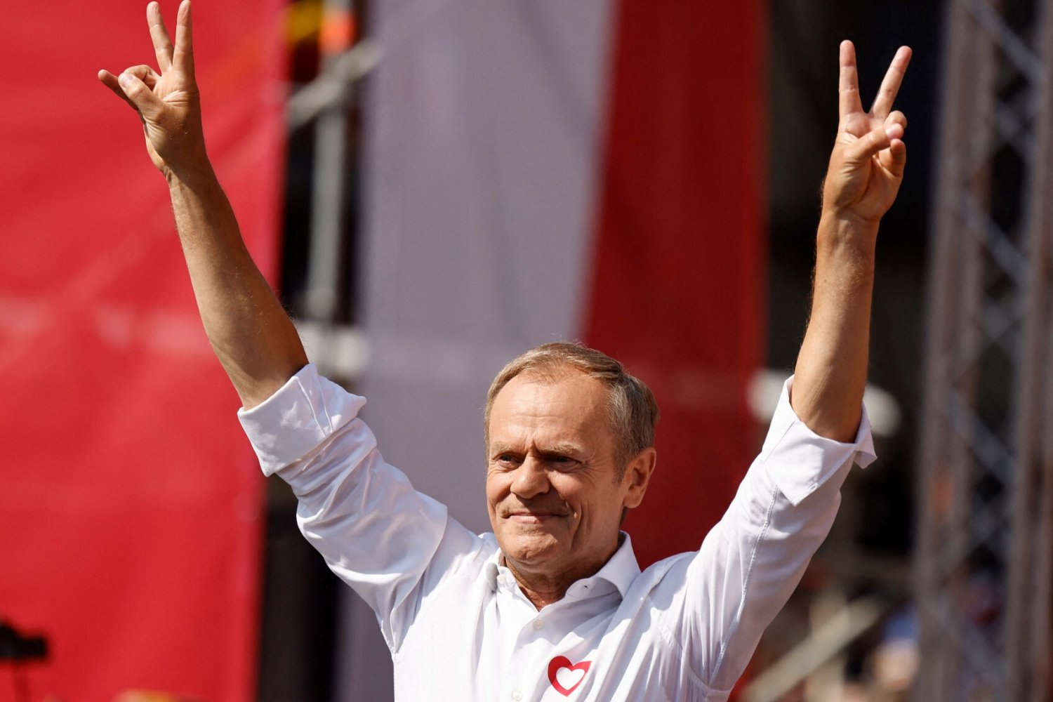 Donald Tusk z rekordowym zaufaniem Polaków. Ekspert wyjaśnia ten sondaż.