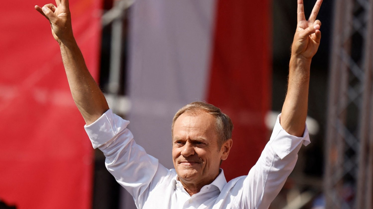 Donald Tusk z rekordowym zaufaniem Polaków. Ekspert wyjaśnia ten sondaż.