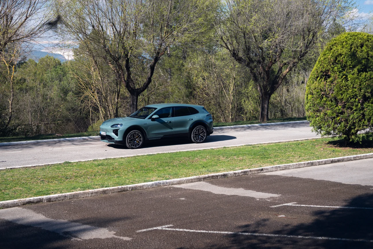 Porsche Cayenne Electric