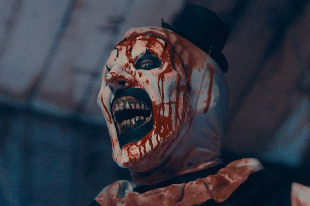 Ludzie mdleją i uciekają z seansów horroru "Terrifier 2".