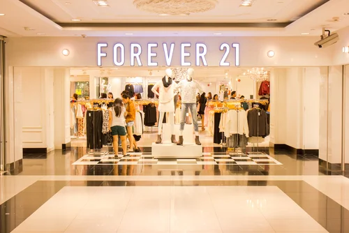 Ogromy biały lokal Forever 21