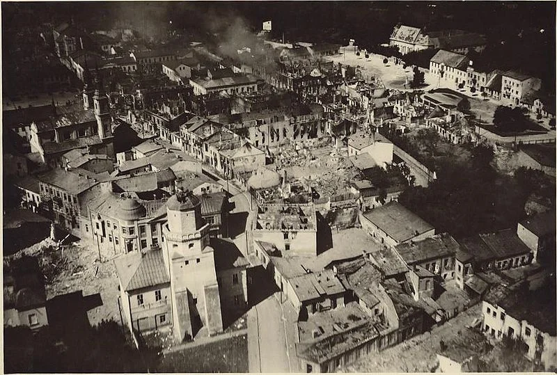 Wieluń zbombardowany 1.09.1939 przez Luftwaffe. Jeden z symboli niemieckich okrucieństw w Polsce.