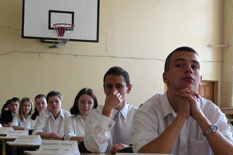 Rocznik 1986 miał całe życie pod górkę. Jak nie Czarnobyl, to gimnazja. Jedno wybuchło, drugie wygaszają