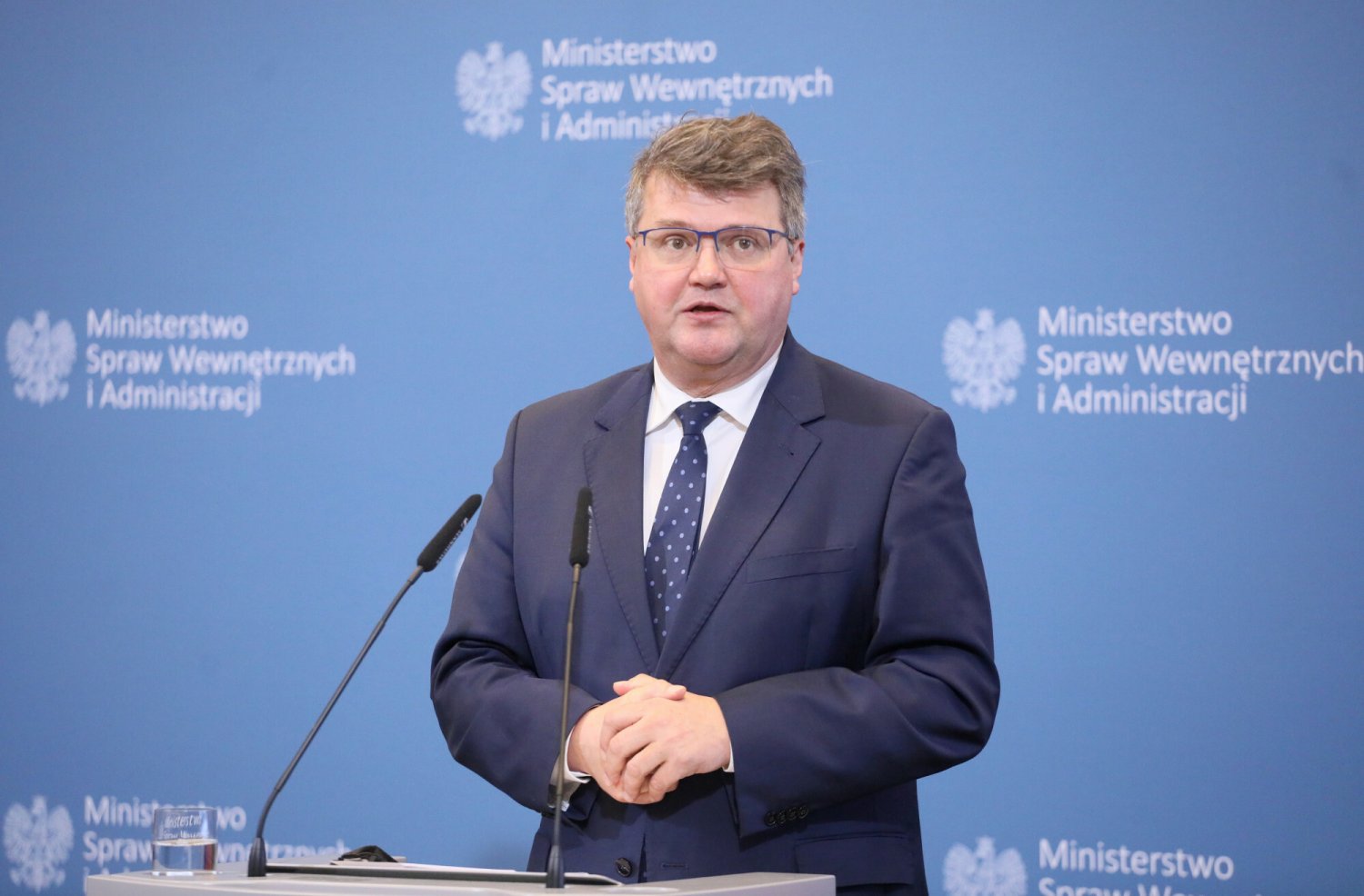 Maciej Wąsik poinformował o tym, na jakim etapie znajduje się realizacja inwestycji dotyczącej budowy zapory na granicy polsko-białoruskiej.