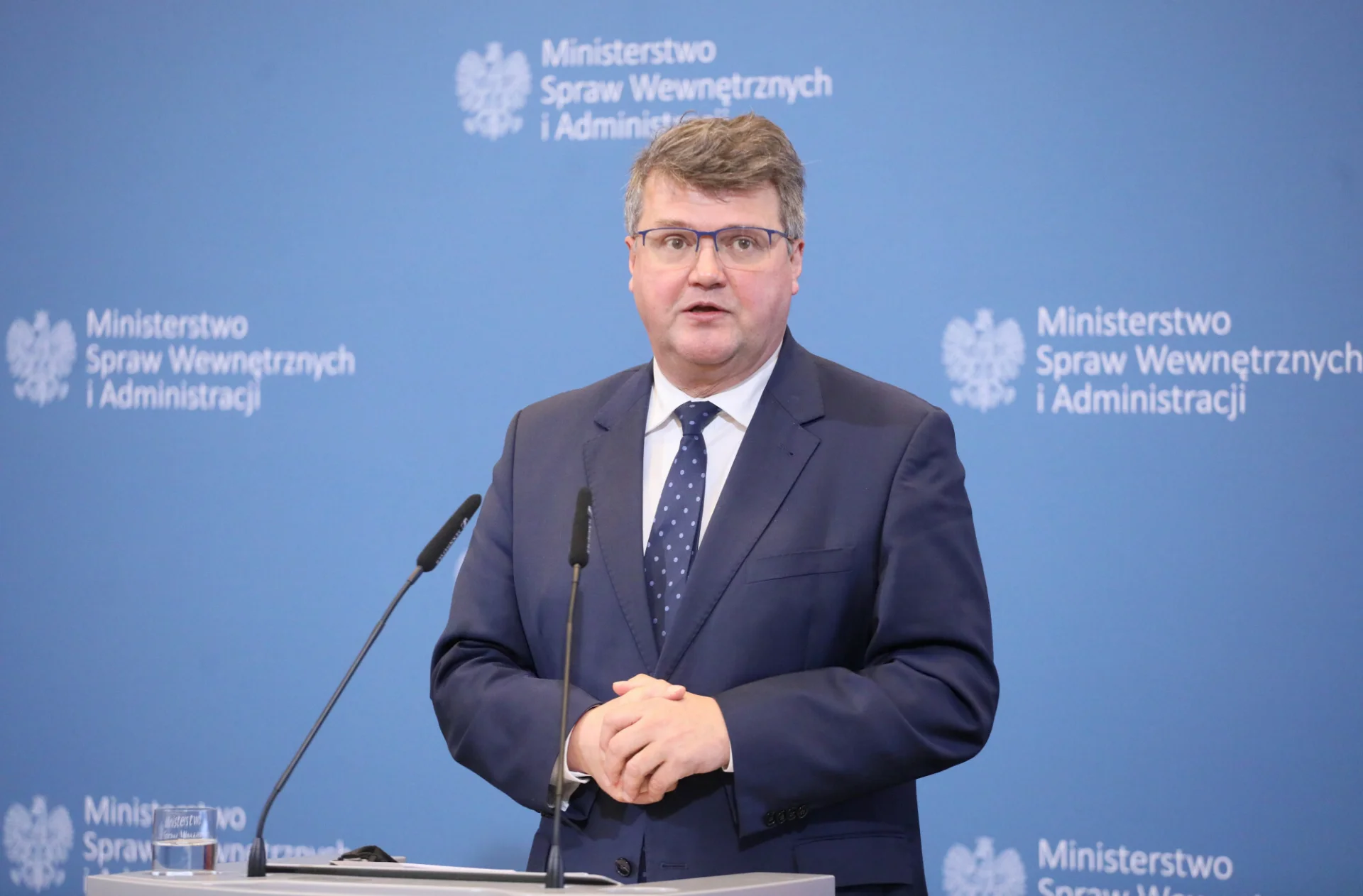 Maciej Wąsik poinformował o tym, na jakim etapie znajduje się realizacja inwestycji dotyczącej budowy zapory na granicy polsko-białoruskiej.