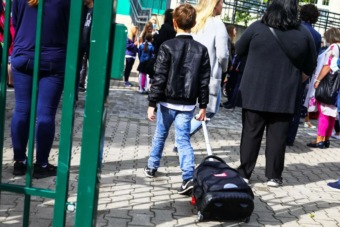Dyrektorka szkoły podejrzana o wyłudzanie dotacji dzięki zawyżaniu liczby uczniów.