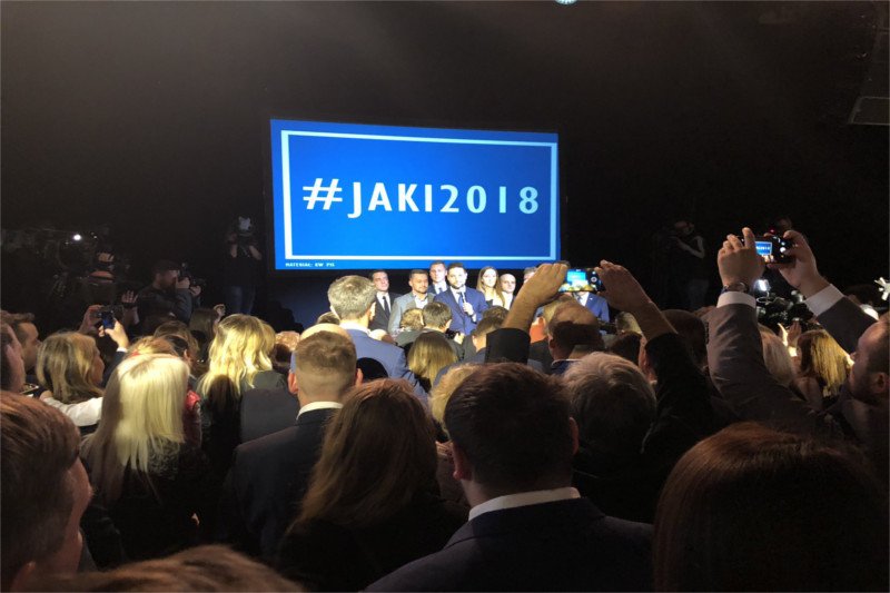 Wydaje się, że Piotr Guział ciężko przyjął przegraną Patryka Jakiego.