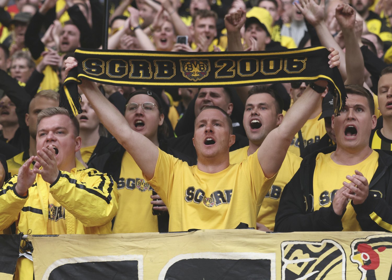 Euforia kibiców Borussi Dortmund na stadionie Wembley w Londynie. Mieli wyjątkowy powód.
