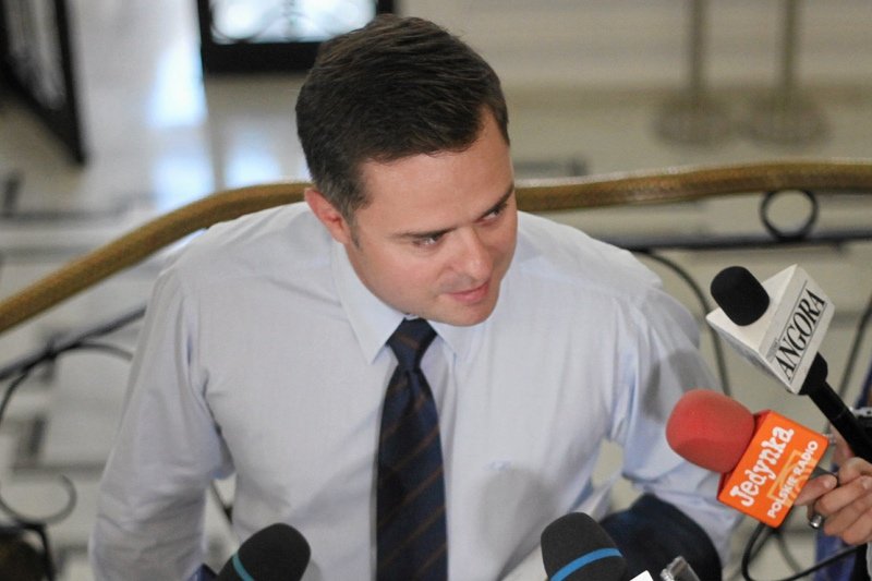 Przeprosiny Hofmana zostały chłodno przyjęte przez członków PiS