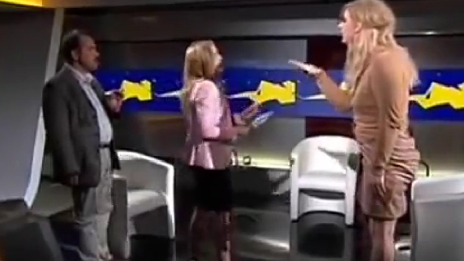 Transwestyta Rafalala zaatakował Artura Zawisze na antenie Polsat News, w programie "Tak czy Nie"