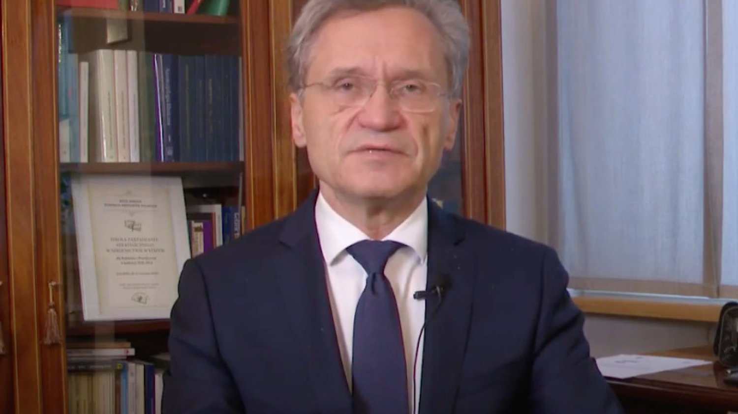 Rektor Warszawskiego Uniwersytetu Medycznego, prof. Zbigniew Gaciong, że był tam, gdzie wykonywano szczepienia znanych osób.