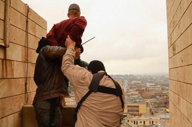 Zdjęcie wykonane podczas egzekucji dwóch mężczyzn, których oskarżono o podjęcie kontaktów homoseksualnych