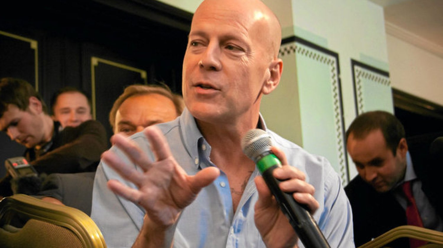 Nikt chyba nie ma wątpliwości, że Bruce Willis jest przystojnym facetem. Naprawdę nie ma znaczenia, że jest łysy.