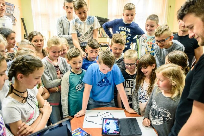 MegaMisja Fundacji Orange to program edukacji cyfrowej skierowany do dzieci z klas 1-3