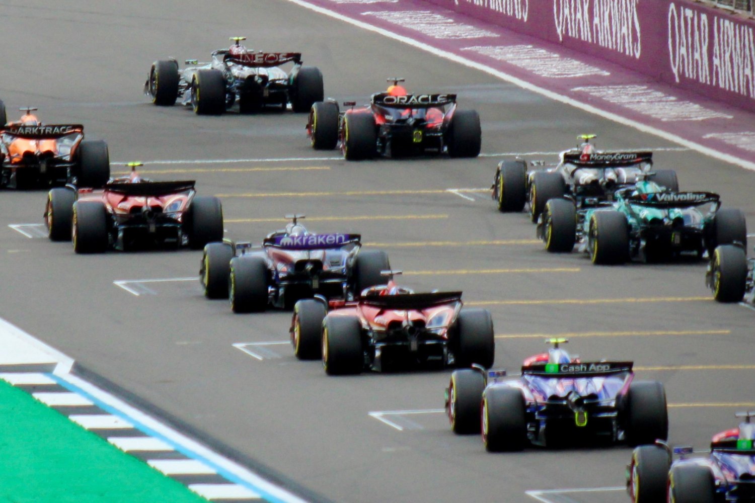 bolidy F1 na torze