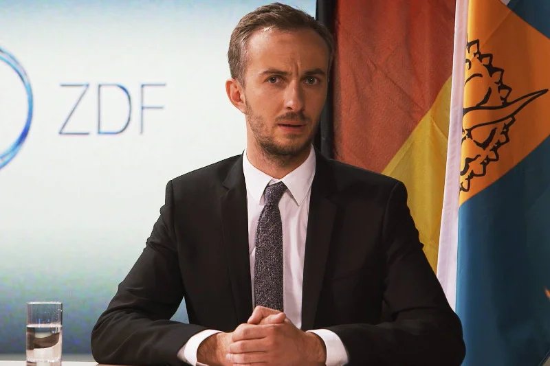 Niemiecki satyryk Jan Böhmermann znał treść nagrania kompromitującego austriackiego wicekanclerza kilka tygodni przed tym, jak taśmy ujrzały światło dzienne.