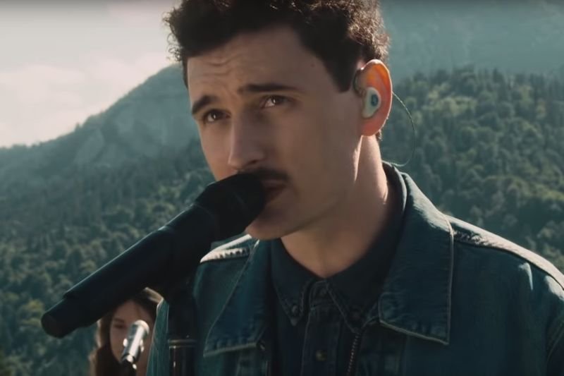 Bilety na akustyczną trasę koncertową wyprzedały się w niecałą godzinę.