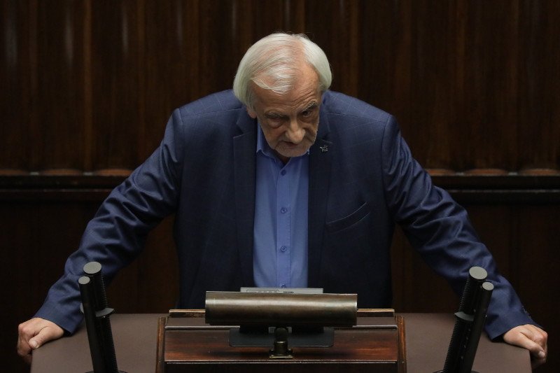 – Siadaj Nitras – powiedział wicemarszałek Sejmu do posła Sławomira Nitrasa. Wyłączył też mikrofon Borysowi Budce.