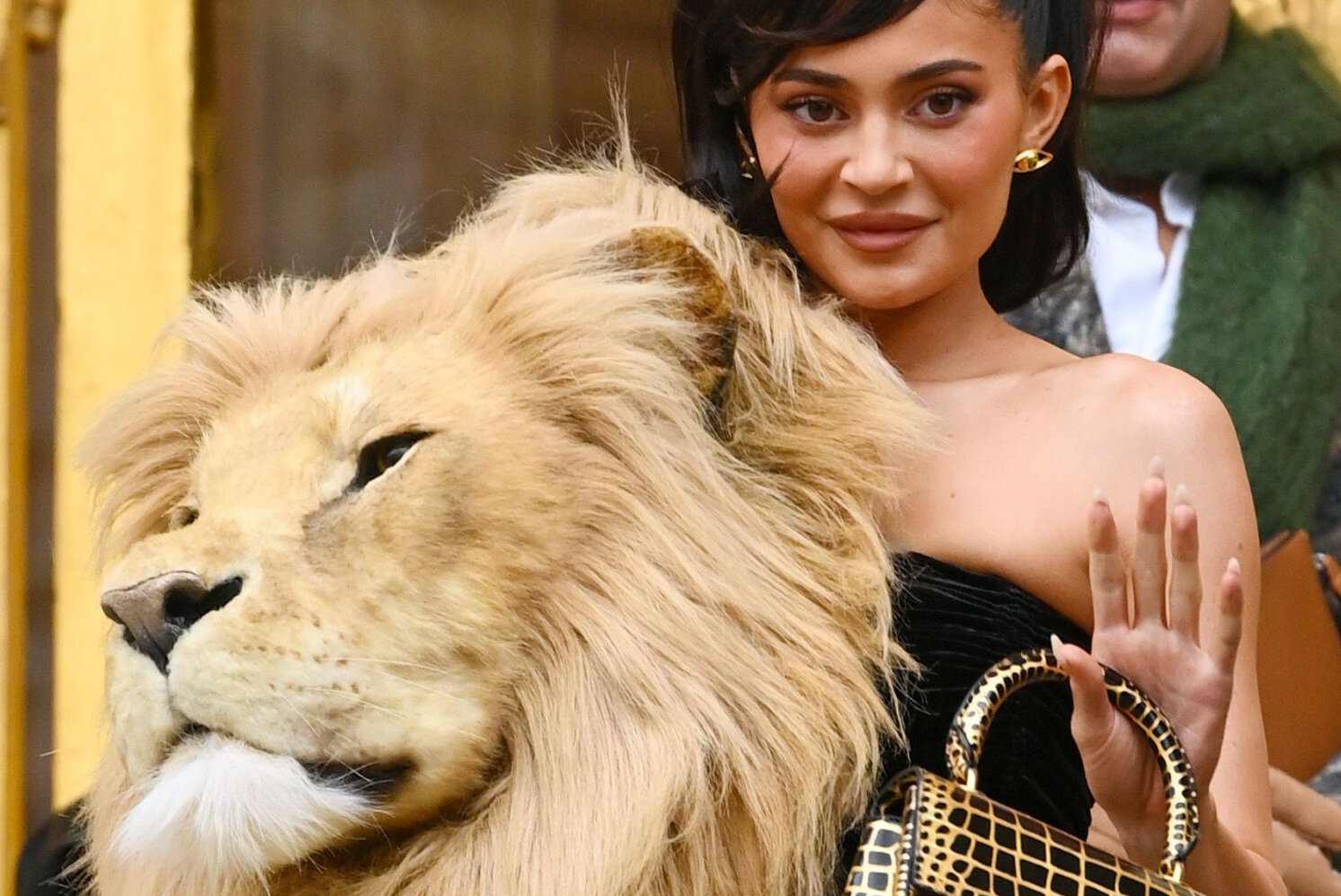 Kylie Jenner w stroju z kolekcji Schiaparelli haute couture