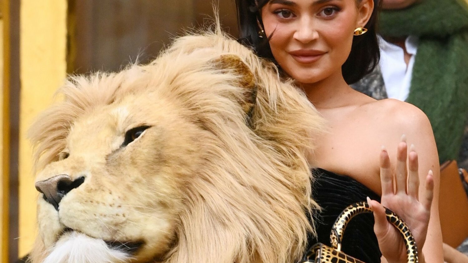Kylie Jenner w stroju z kolekcji Schiaparelli haute couture