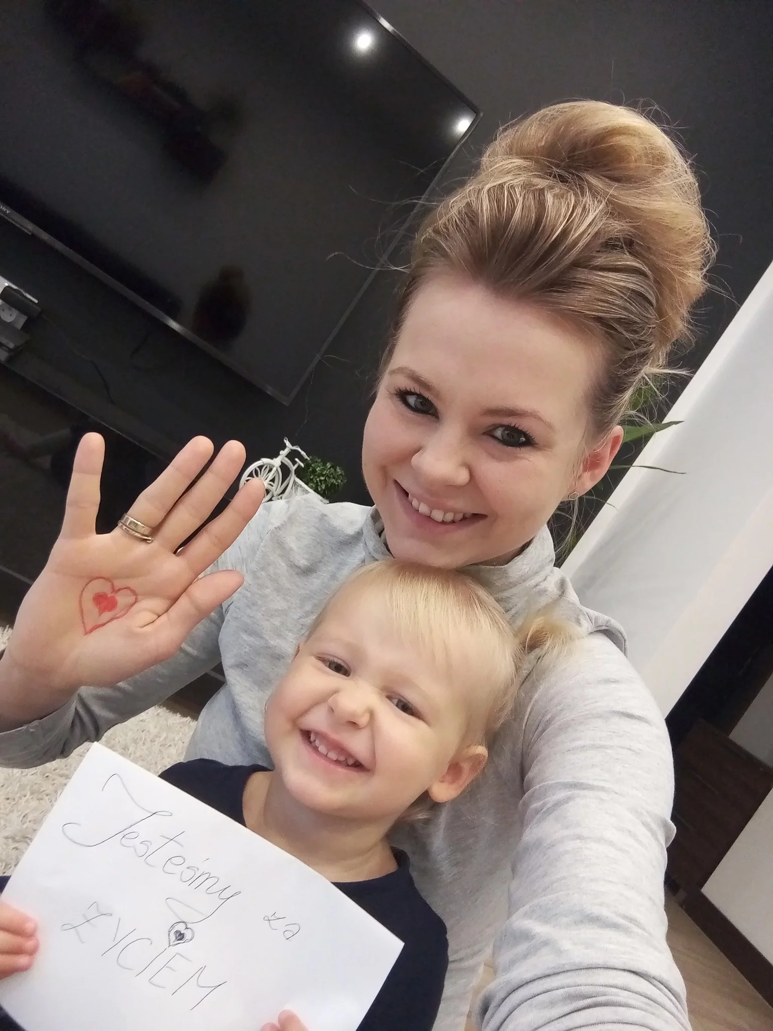 Rozalia z wykształcenia jest matematyczką. Na Facebooku protestuje razem z dziećmi