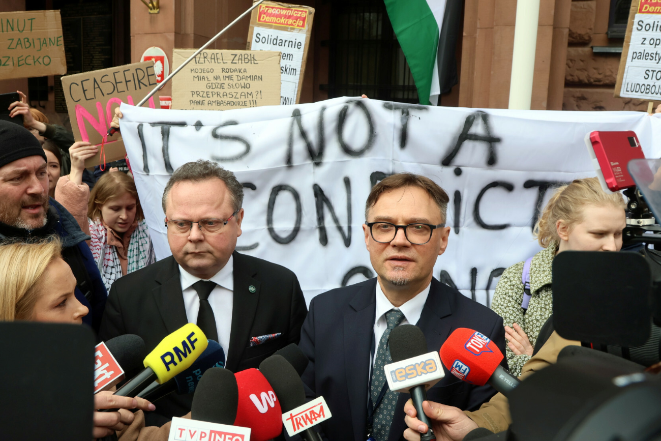Jakow Liwne na dywaniku w MSZ. Protestujący przerwali konferencję.