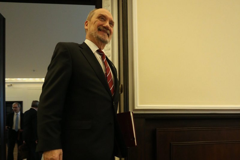 Antoni Macierewicz jest zadowolony ze swojej ochrony. Dał im dodatki niczym komandosom GROM-u.