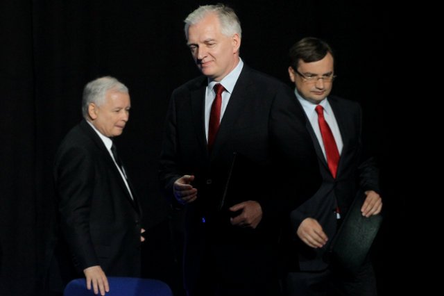 Jarosław Kaczyński, Zbigniew Ziobro i Jarosław Gowin wystąpią dziś o godz. 13.30 na wspólnej konferencji prasowej.