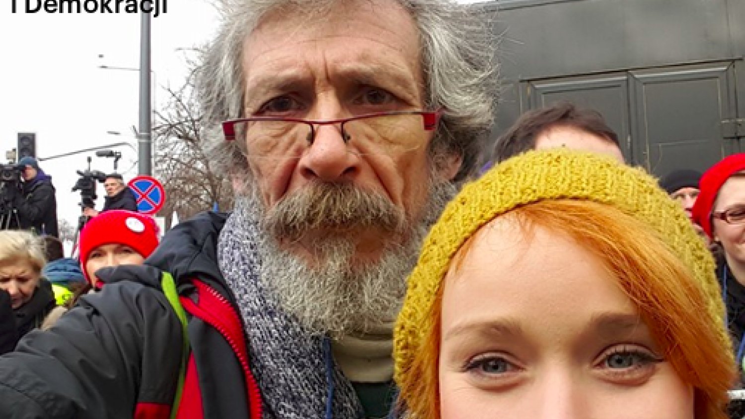 Małgorzata Tracz i Marek Kossakowski, przewodniczący Zielonych upomnieli się na marszu KOD-u "My, Naród" o sprawiediwość społeczną, wykluczonych i prawa mniejszości.