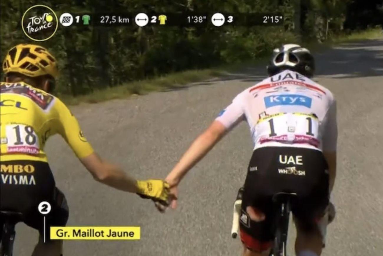 Niesamowita klasa Jonasa Vingegaarda. Poczekał na Tadeja Pogacara po jego pechowym upadku