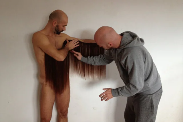 Stylista Piotr Wasiński i tancerz Tomáš Nepšinský, backstage filmu „Pay Pal”