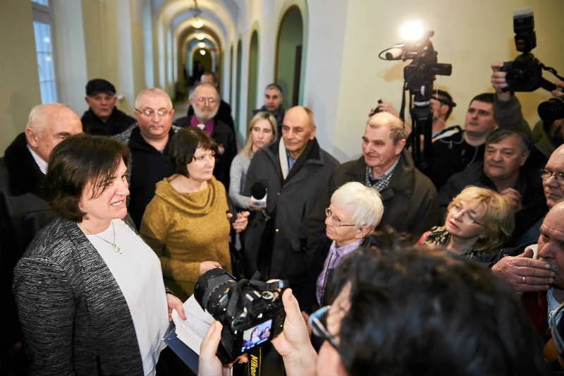 Zwolennicy PiS zaatakowali werbalnie posłankę PO Agnieszkę Pomaską.