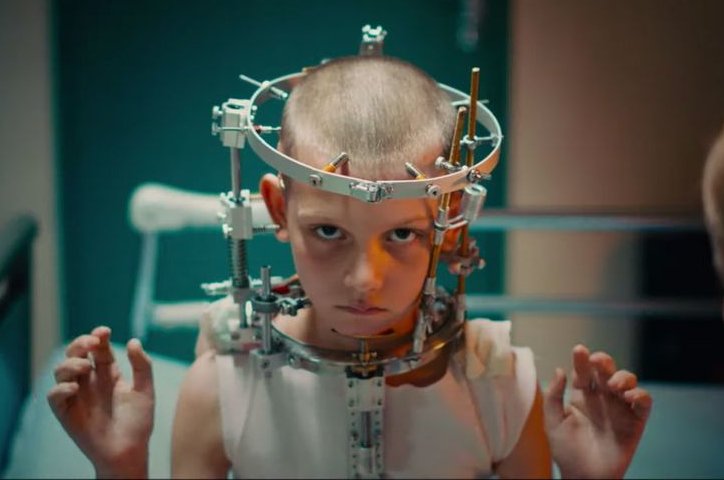 "Titane" to body horror, który dostał Złotą Palmę w Cannes.