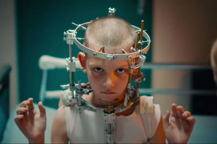 "Titane" to body horror, który dostał Złotą Palmę w Cannes.
